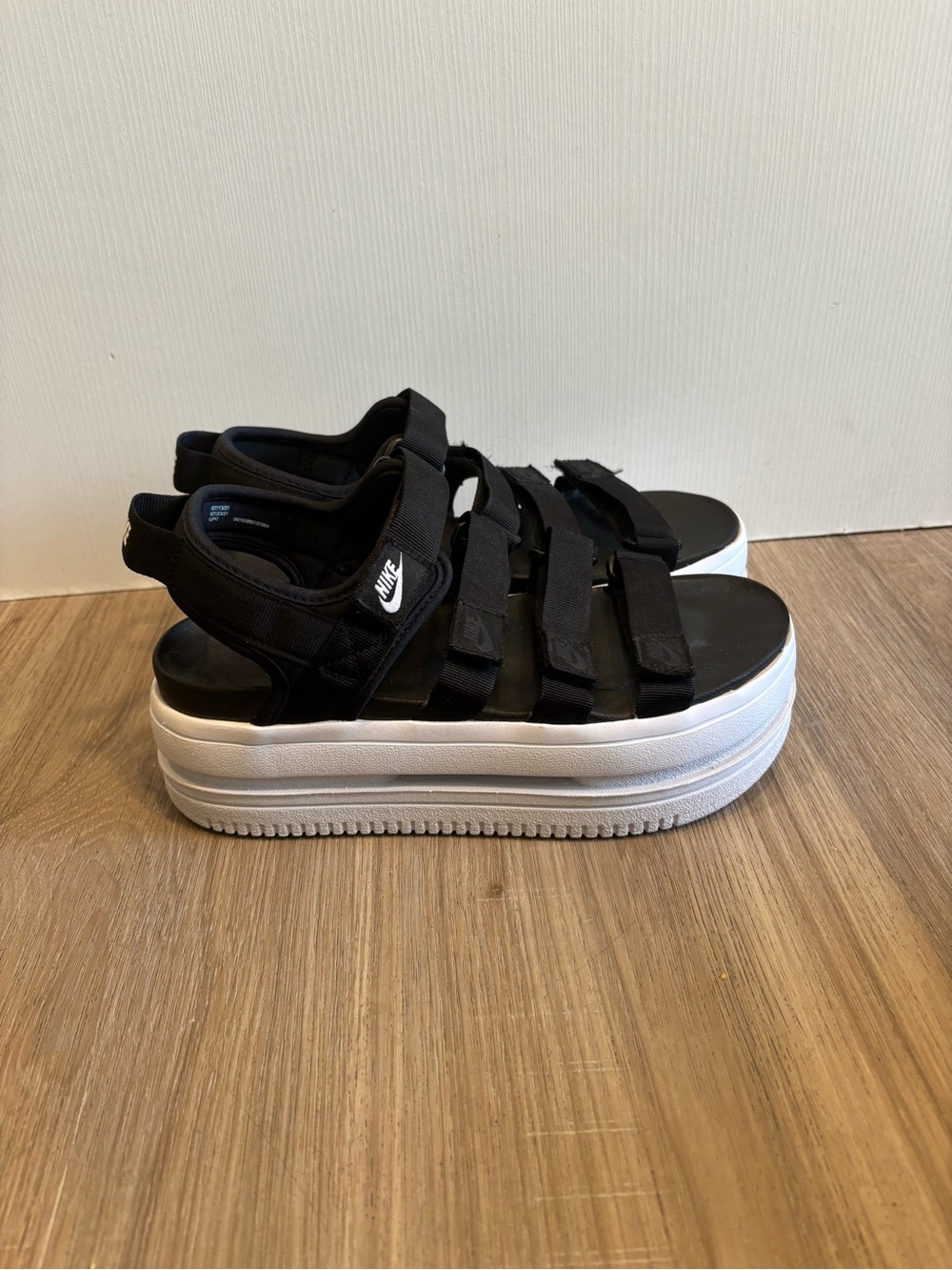 Nike Icon Classic Women's Size 8 Sandals DH0224-001 Black White Platform Strappy
